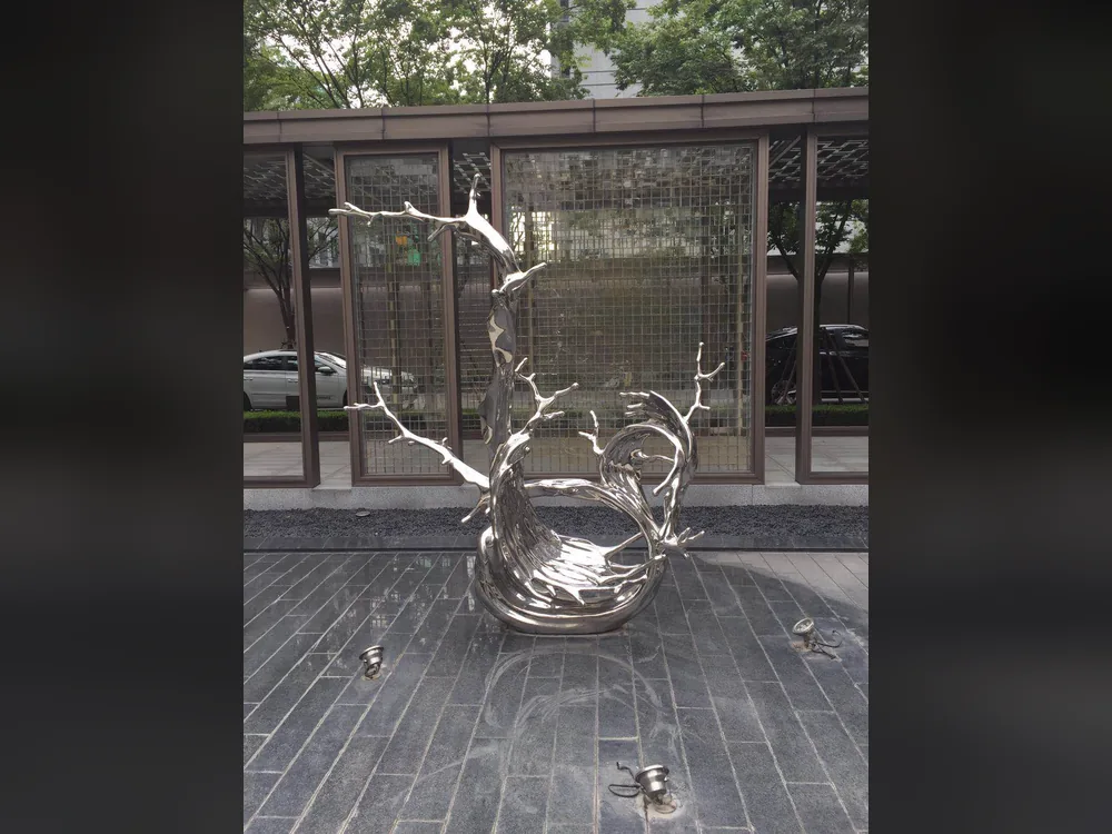 Mirror-polished abstract stainless steel water splash sculpture